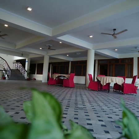 דהראדון Hotel Gaurab Near Paltan Bazaar מראה חיצוני תמונה