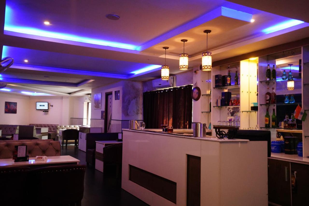 דהראדון Hotel Gaurab Near Paltan Bazaar מראה חיצוני תמונה