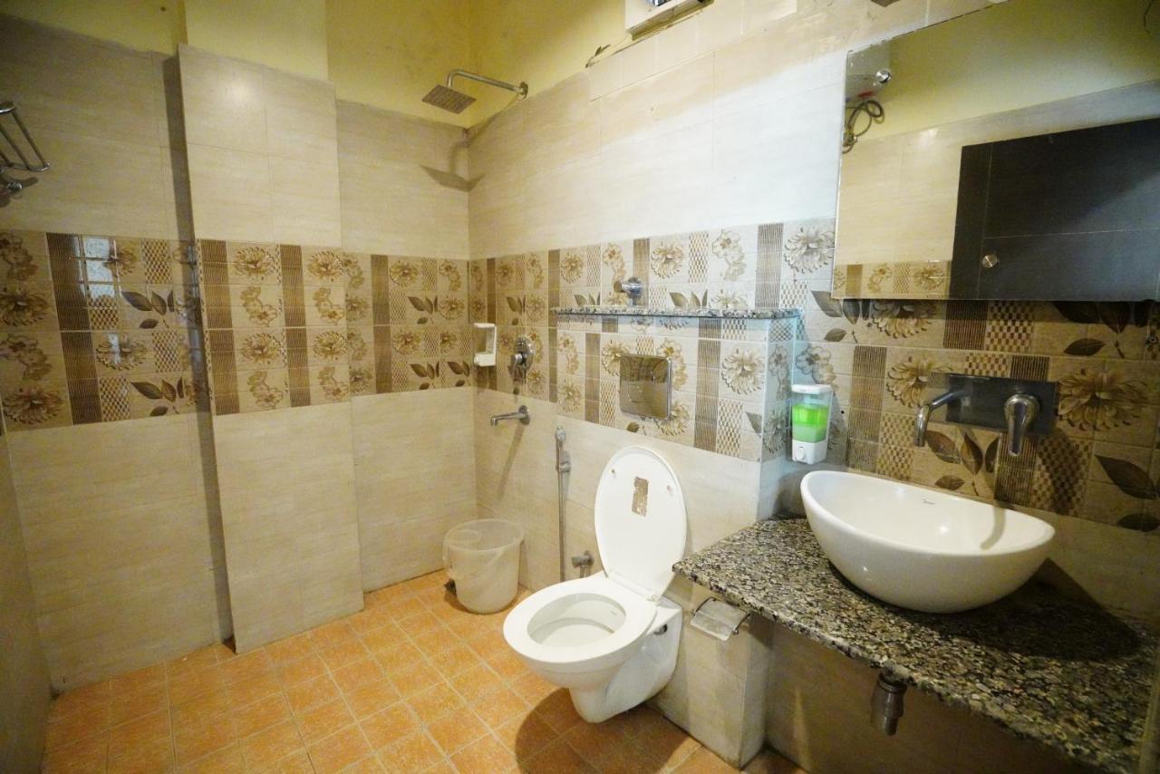 דהראדון Hotel Gaurab Near Paltan Bazaar מראה חיצוני תמונה