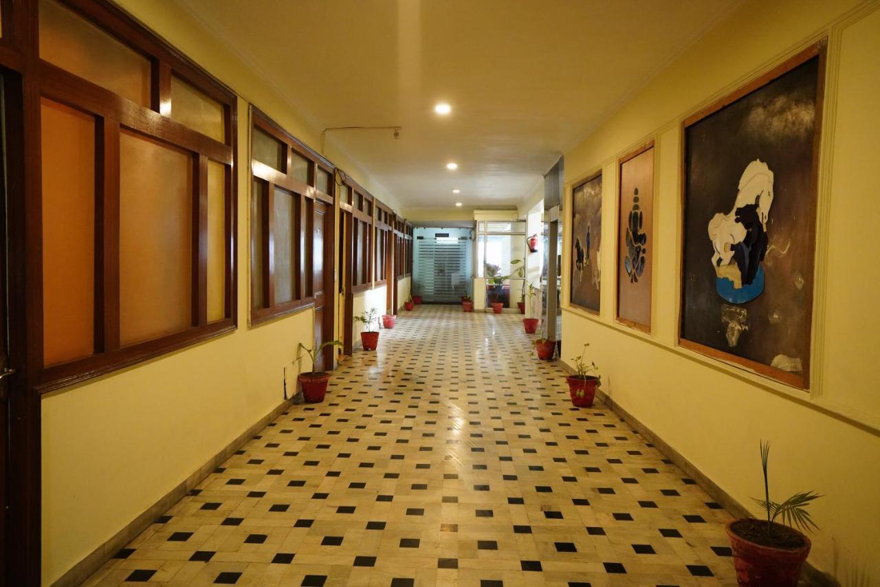 דהראדון Hotel Gaurab Near Paltan Bazaar מראה חיצוני תמונה
