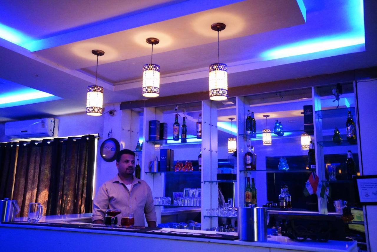דהראדון Hotel Gaurab Near Paltan Bazaar מראה חיצוני תמונה