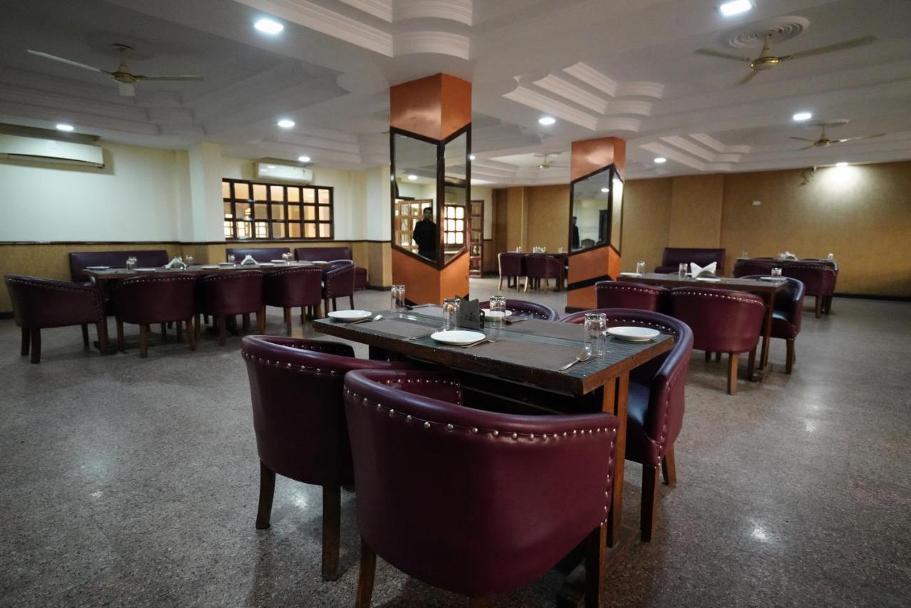 דהראדון Hotel Gaurab Near Paltan Bazaar מראה חיצוני תמונה