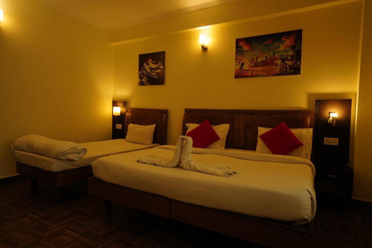 דהראדון Hotel Gaurab Near Paltan Bazaar מראה חיצוני תמונה