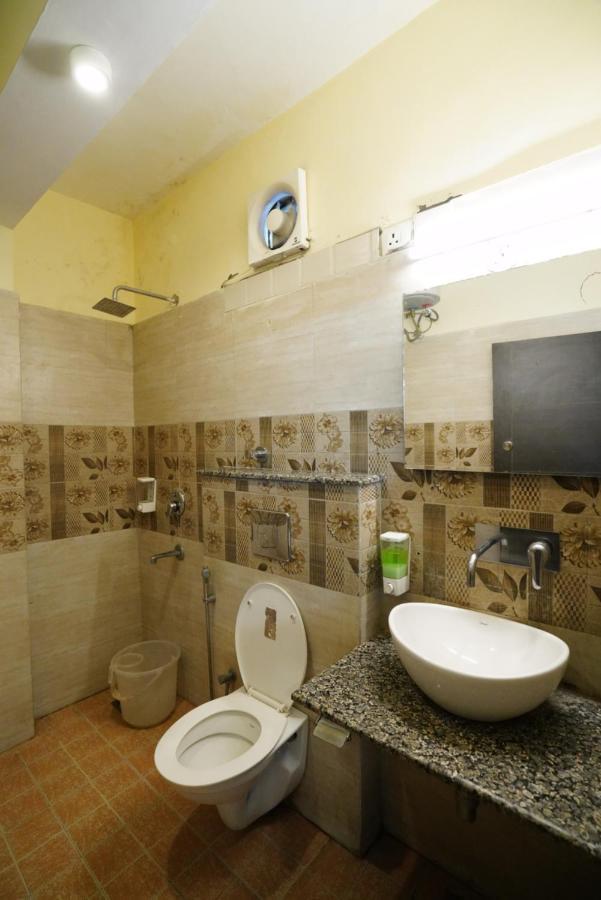 דהראדון Hotel Gaurab Near Paltan Bazaar מראה חיצוני תמונה
