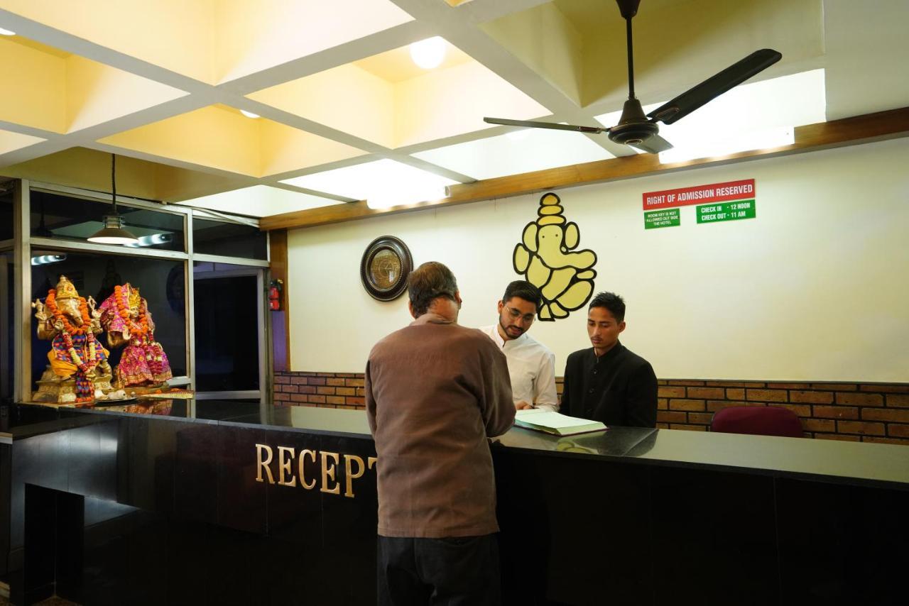 דהראדון Hotel Gaurab Near Paltan Bazaar מראה חיצוני תמונה