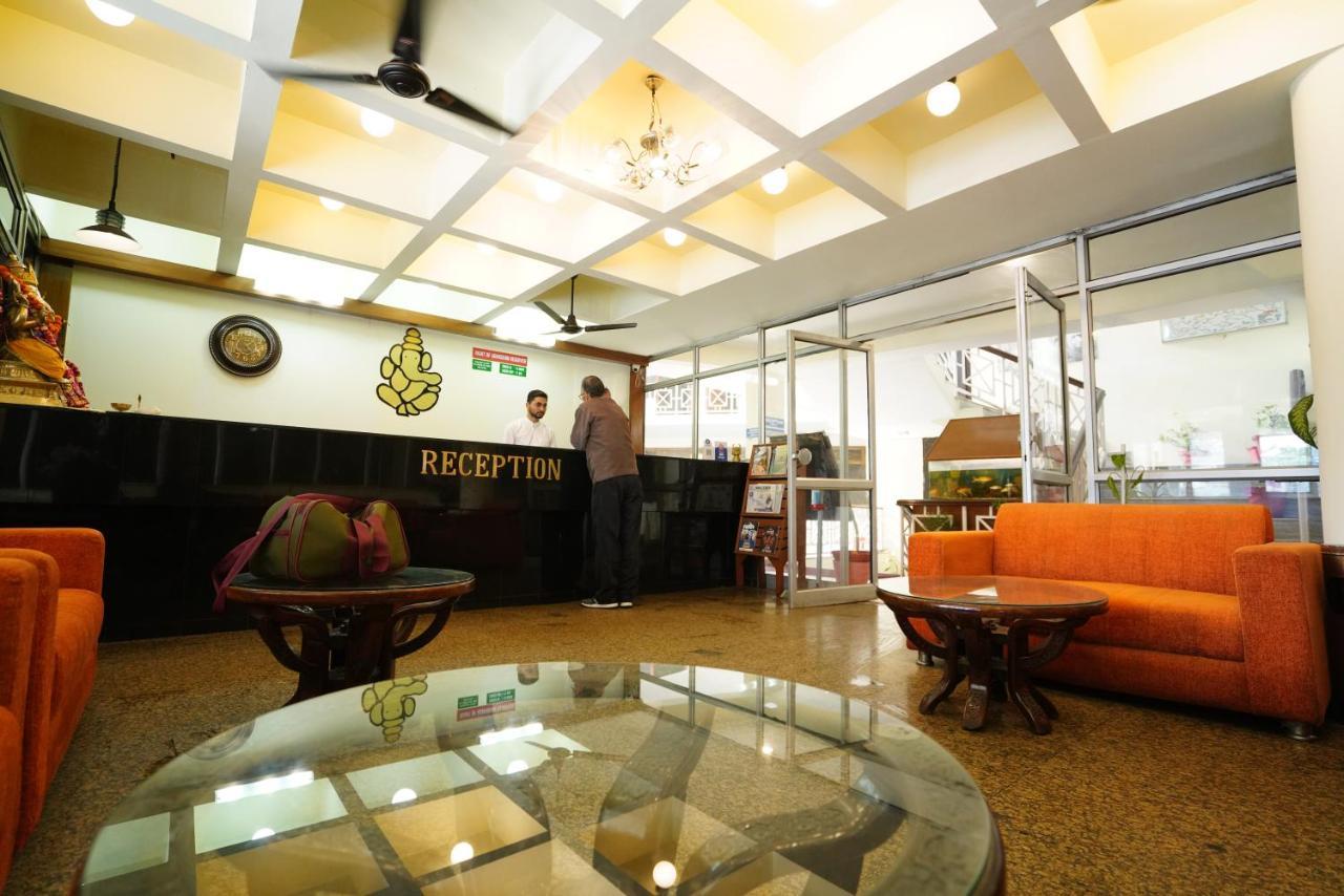 דהראדון Hotel Gaurab Near Paltan Bazaar מראה חיצוני תמונה