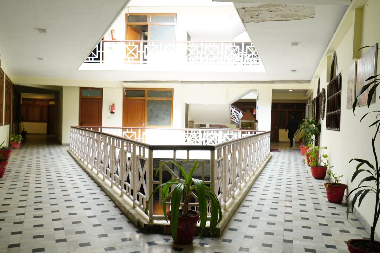 דהראדון Hotel Gaurab Near Paltan Bazaar מראה חיצוני תמונה