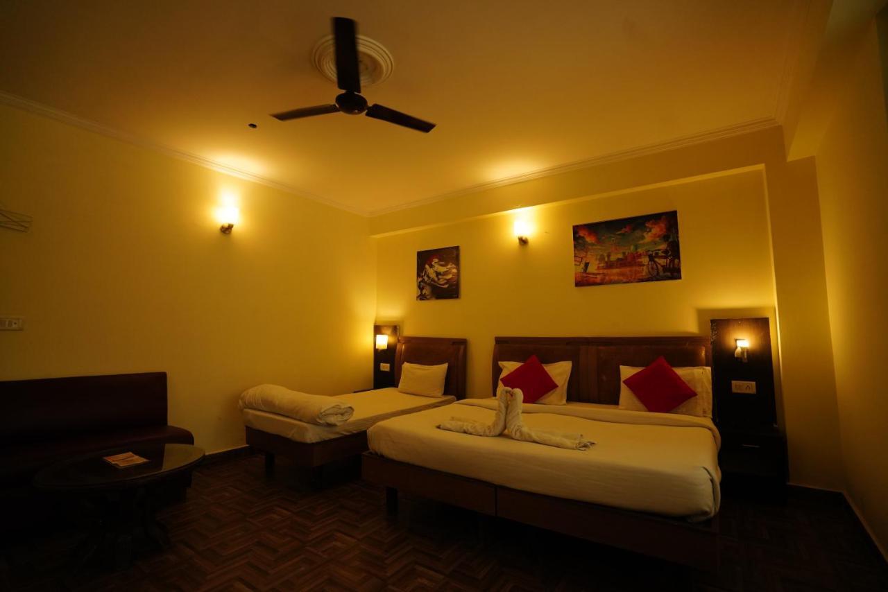 דהראדון Hotel Gaurab Near Paltan Bazaar מראה חיצוני תמונה