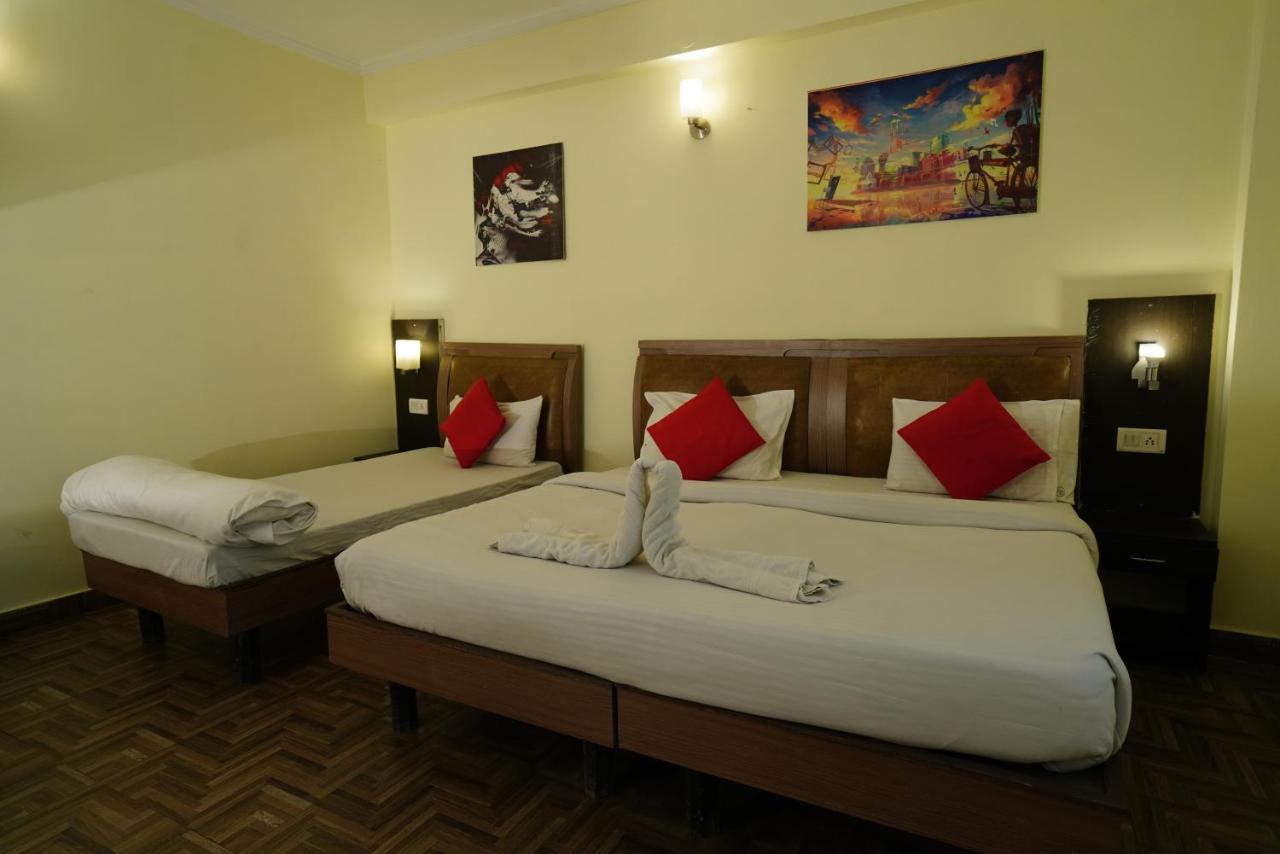 דהראדון Hotel Gaurab Near Paltan Bazaar מראה חיצוני תמונה