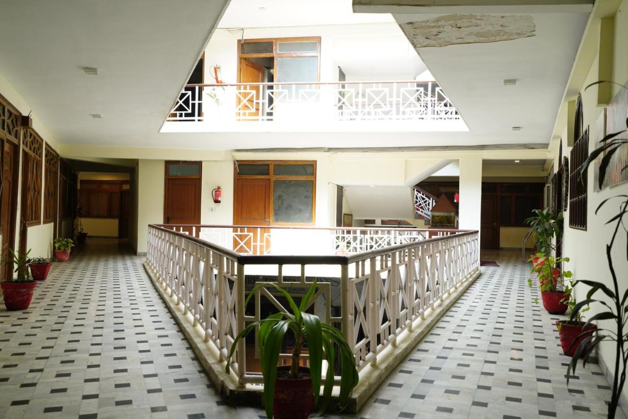 דהראדון Hotel Gaurab Near Paltan Bazaar מראה חיצוני תמונה